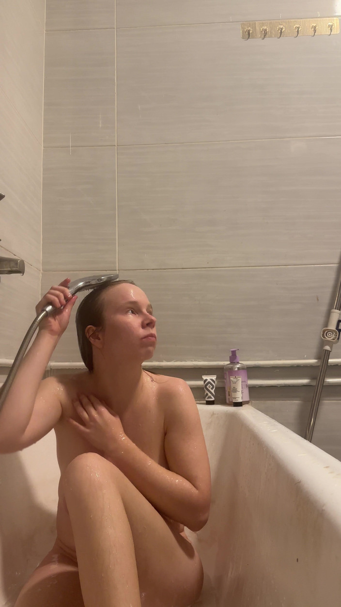 SweetLucy96: Půjdeš se mnou do vany?