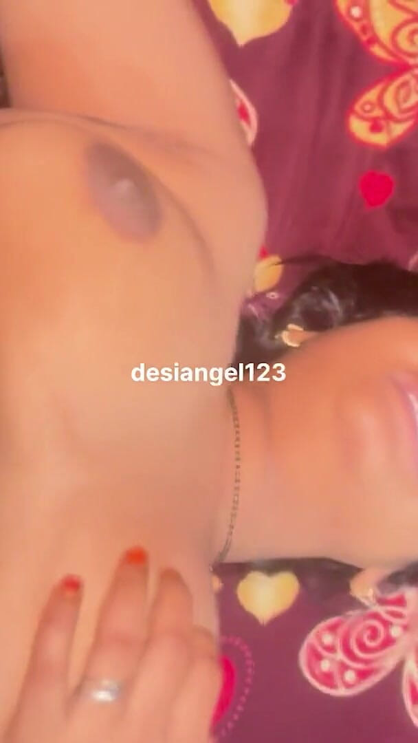 Desiangle: lanbe samay ke baad desi bhaabhi chudne ke lie taiyaar...