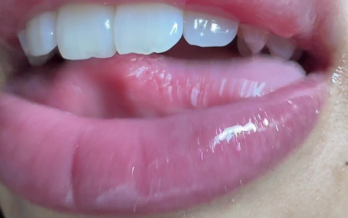 Asmr_mouth: Obryně bere tohoto malého muže do pusy