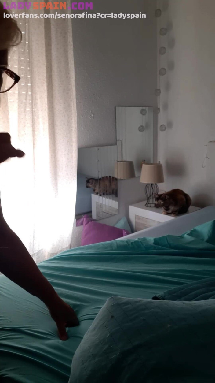 Lady Spain: Paní Fina masturbuje se selfie holí, nadrženější než kdy předtím