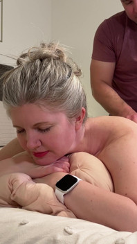 Meine mitbewohnerin gibt mir eine massage und creampie