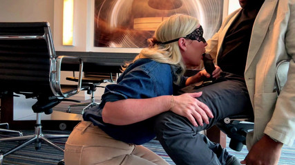 Flight Attendant Fiona: Fa Fiona yönetim odasında yolcuyla buluşuyor