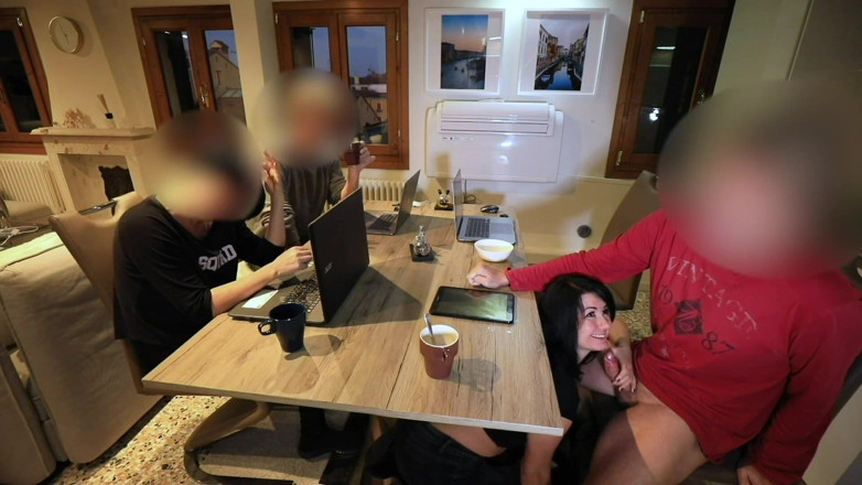 Alexandra Wett: 18-jährige Auszubildende beim Treffen geblasen! Zweimal gespritzt!