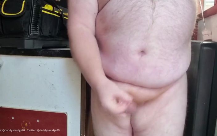 Daddysmudge: Papai goza no galpão