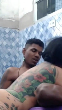 Stříkám do kundičky a zadku