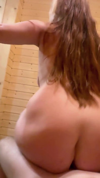 Hotter Than the Sauna - um estranho molhado e uma gozada interna profunda