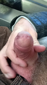 Gran polla sin cortar cruising en el aparcamiento de cerca se corre, amigo mira y filma