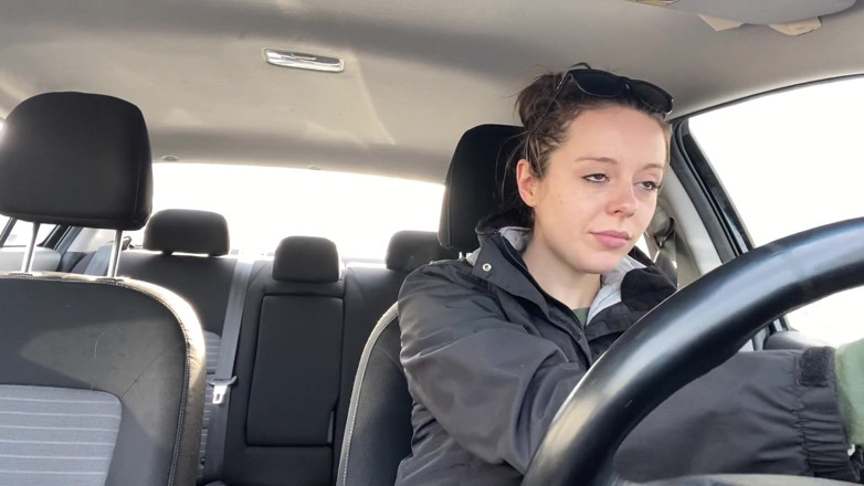 Nadia Foxx: Tendo orgasmos no drive thru e no shopping!