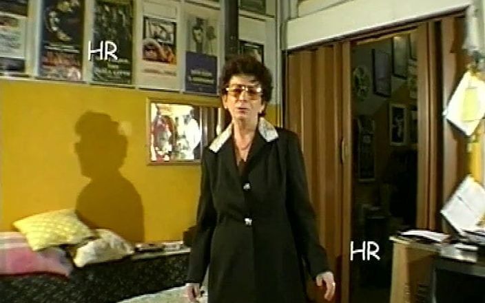 Hans Rolly: Sexo secreto de los 90 en italiano con esposas exhibicionistas # 1
