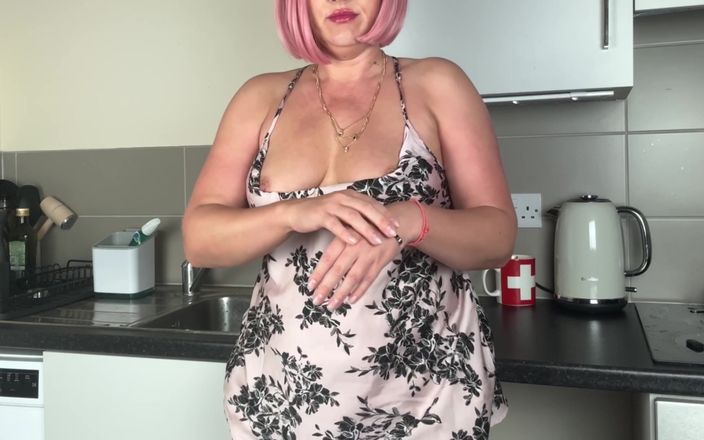 Emma Voyeur: Freche stiefmutter mit dildofick