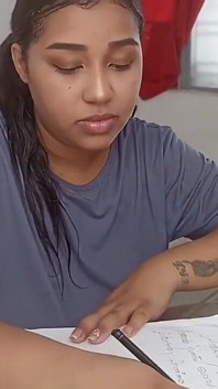 Nalgona a besoin d’une bite dans son cul étroit