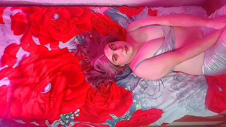 Kitty_Cross: Hravý Femboy tě svádí nezbednými malými pohledy