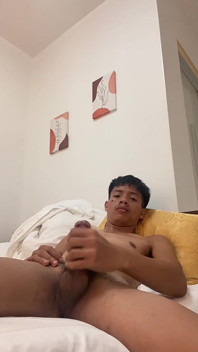 Philippinischer Twink Wird Hart Und Wichst Zu Explosivem Abspritzen