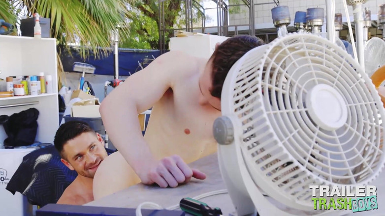 Trailer Trash Boys: trelaratraishboy jok grant dukaati ki byoo batalar dvara bina kandom...