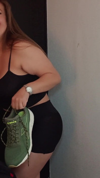 Seksi iç çamaşırlı ateşli latin orta yaşlı seksi kadın yatak odasında beni sakso, domaltmalı ve gerçek ev yapımı döl ifşası ile baştan çıkarıyor