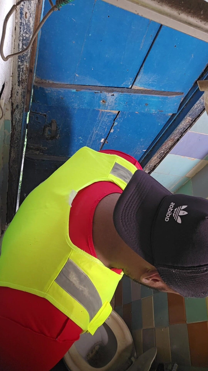 TheBlacKHunterr: Banheiro Da Firma Dóis Peões Se Pegando