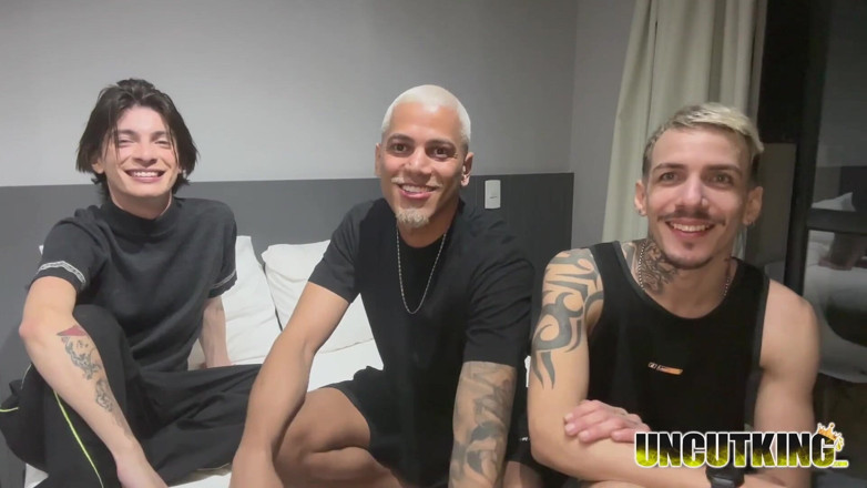 UncutKing: 괴물 자지 트윈크 생으로 섹스하는 2명의 상류 자지! 언컷 킹