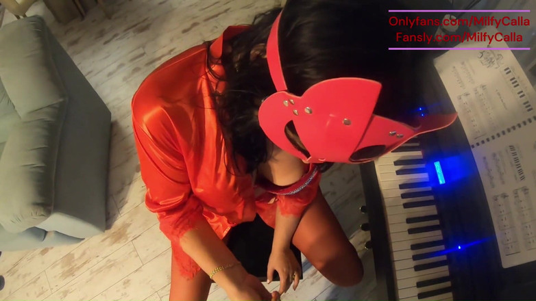 MilfyCalla: Bài học piano quyến rũ đồ lót màu đỏ, khoái cảm sâu...