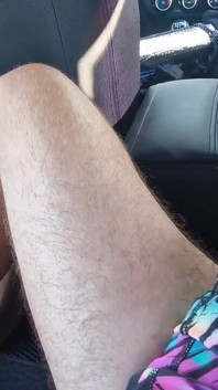Femboy-teef, plaagt met een grote pik en een gladde kont in het openbaar, en daarvoor wordt hij hard geneukt totdat hij klaarkomt!