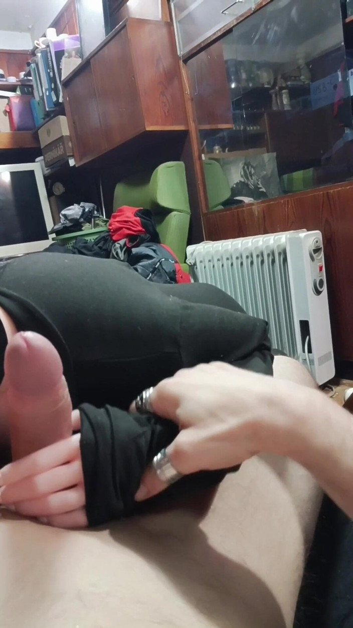 kickerscooter: Nasser handjob