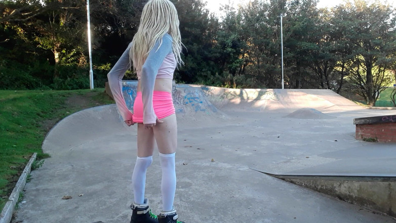 The Midnight Minx: Spogliarellista skate park parte 2