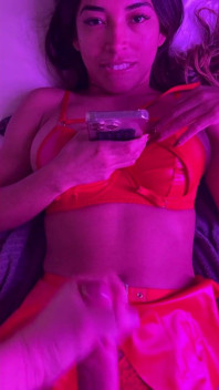 Red Latex ignoriert Sperma-Aufräumen mit Latina-Mianinen