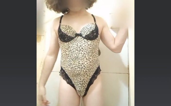 Carol videos shorts: Leopard de lenjerie sexy