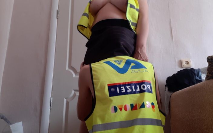 Lesbian-illusion: Dua gadis polisi ngentot habis-habisan
