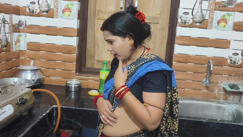 Sona bhabhi: Hot Indian MILF Maid Wife Is Seducing and Fucking Hard,...