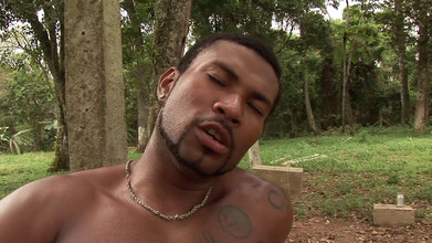 Male Dream: Ren snittmuskel ebenholts dude onanerar utomhus