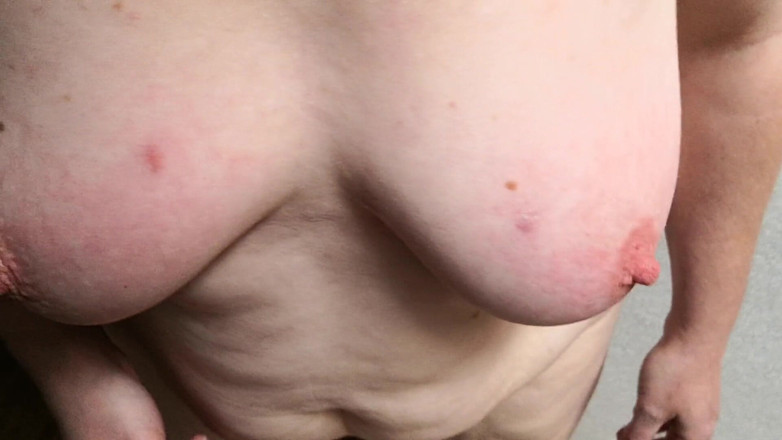 Bouncy Tits Action: Vytáhni mi prsa a dobře je plácej