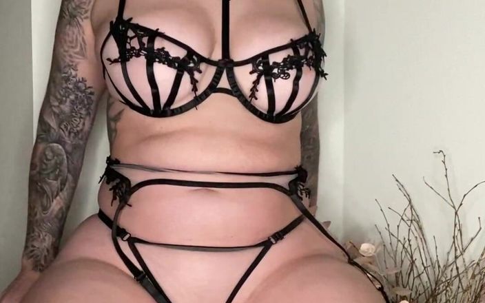 Paige Turnah: Se mig reta dig medan jag leker med min fitta...