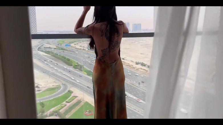 Anna Cherry: Melawat Dubai, blowjob, pancutan mani dalam mulut dan urut kaki!