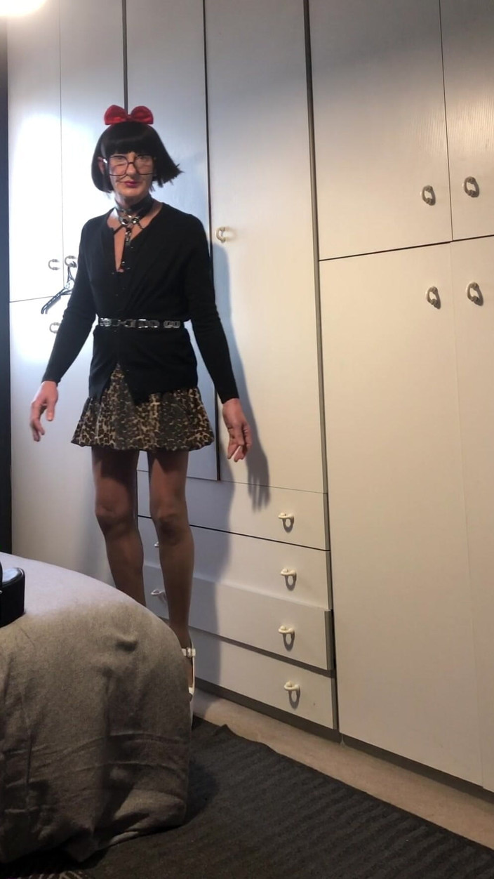 Andreina Naty: Vớ rất cao và giày cao gót nêm