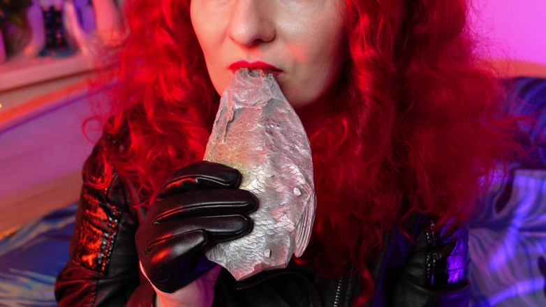 Arya Grander: ASMR eating food chocolate