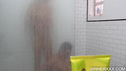 Sinners World: Sesso duro in doccia - cherry kiss