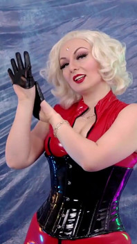 Caliente provocación de pvc, fetiche hermoso video. Dominatrix Arya Grander en ropa de vinilo rojo