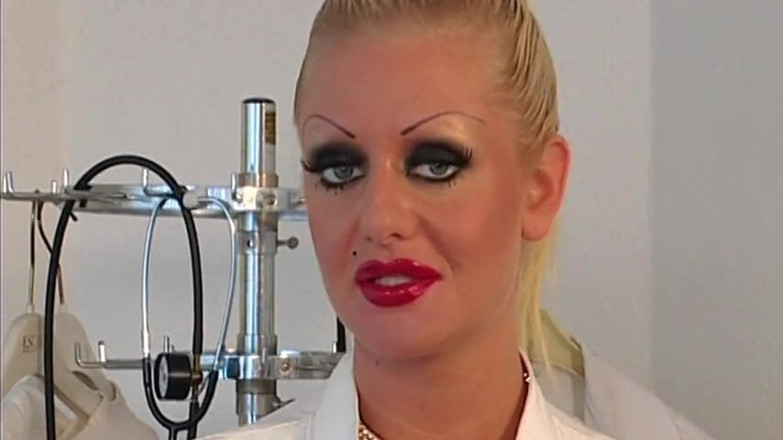BDSM Fetish Deutschland: La bionda domia in un sadomaso tedesco hardcore