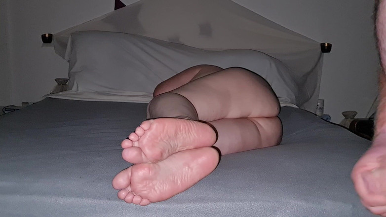 Alter: Дрочка ногами Caro 1