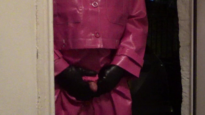 Leather Kirsten: Masturbându-se în piele