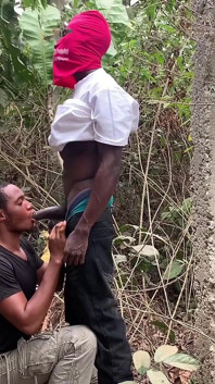 Suamiku mengajakku ke hutan untuk hot