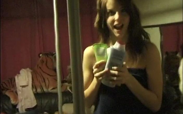 After college teen: Z České republiky brunetka Diana, která se díky tomuto videu stala úspěšnou...