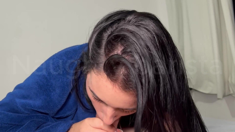 Naughty barista: Era troppo freddo per lei per toglierle i vestiti, quindi...