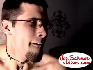 Joe Schmoe: Bi Tommy are parte de muie