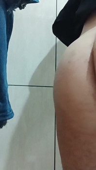 Mostrando mi pequeño culo a mi padrastro - subtitulado porno