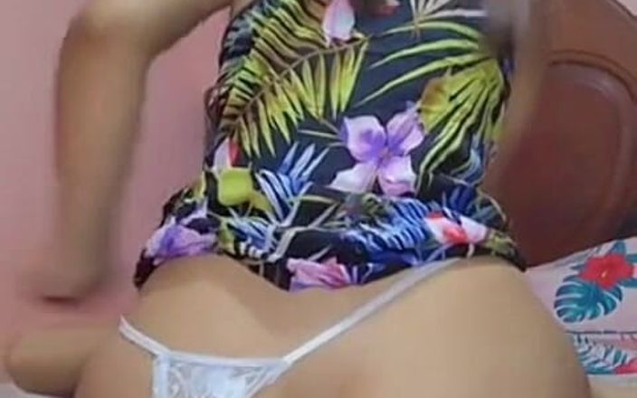 finXfiona: 私はファンのためにパーソナライズされたビデオで私の大きなお尻で彼女のボールをこすり、絞る