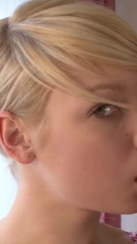 Pervert Bear menggelecek puting remaja dengan tembam