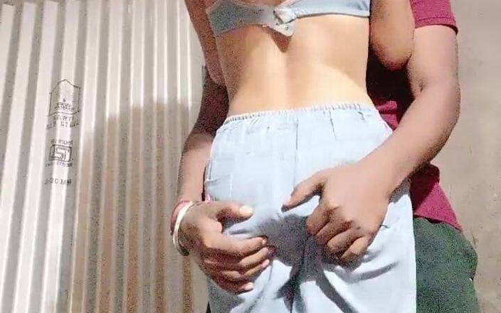 Horeny couple: Erkek arkadaşıyla seksi pihu