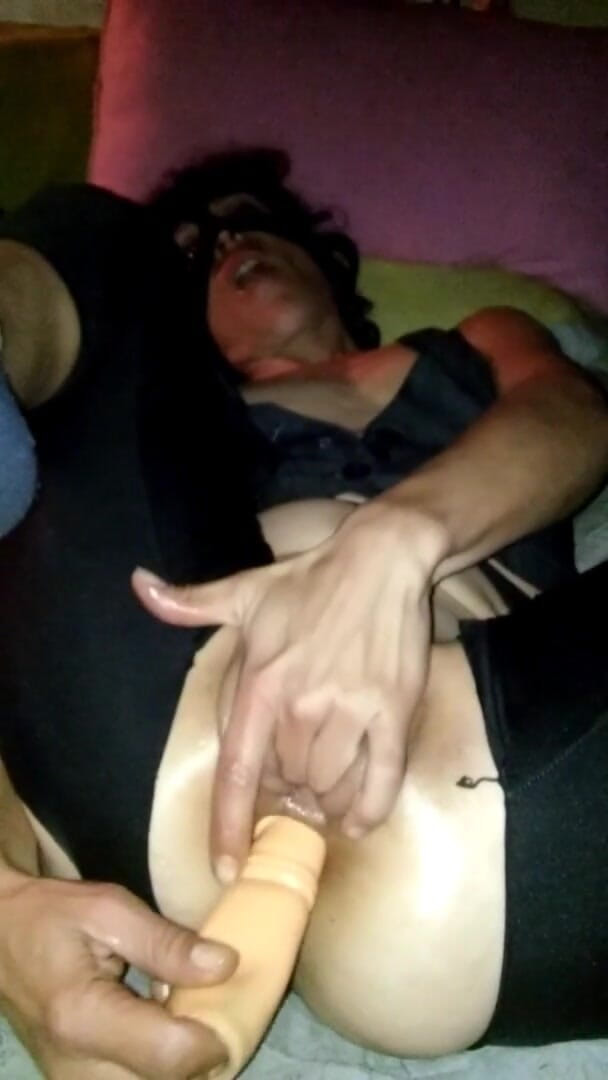 Marian sofar: マリアナがお尻で遊んでいる