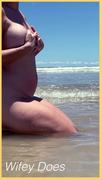 Wifey Ama Disfrutar De La Playa Desnuda